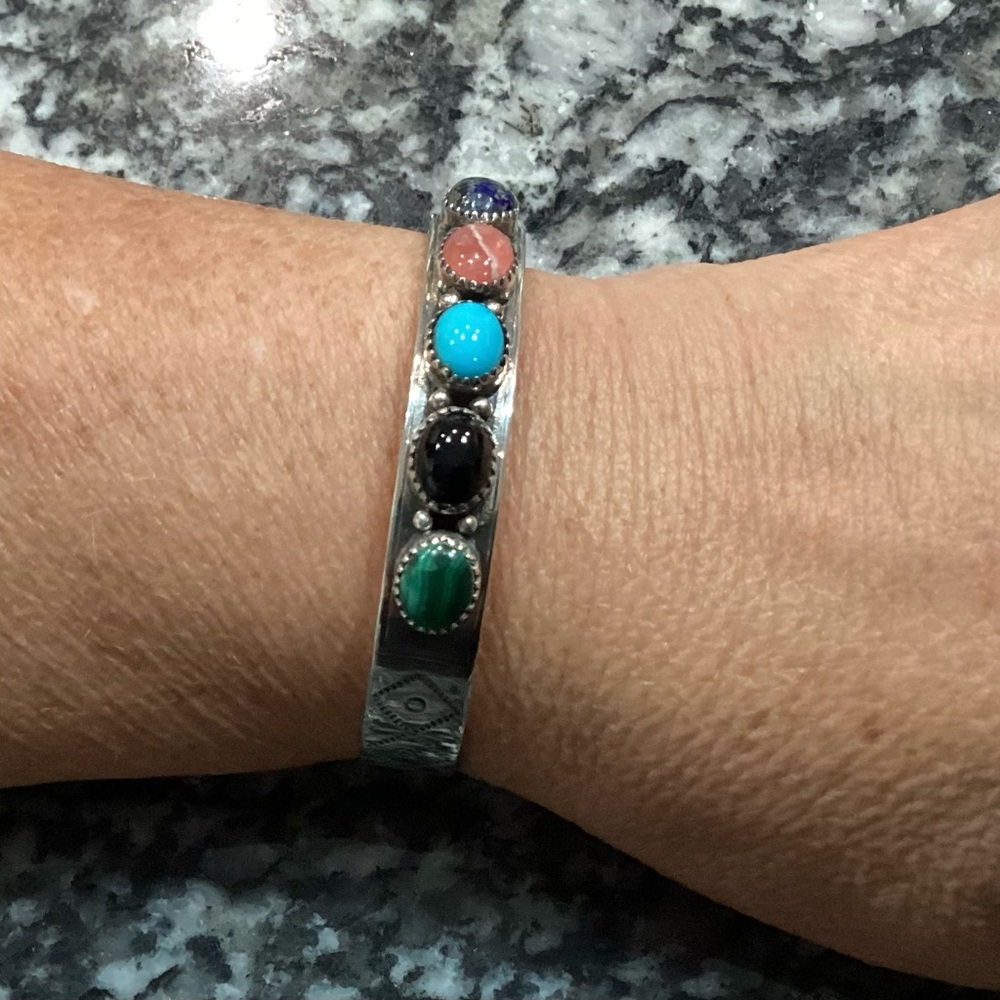 🟢 Vintage Navajo Style Sterling Cuff Bracelet - EUC - Beautiful Stones Sterling - Picture 7 of 16